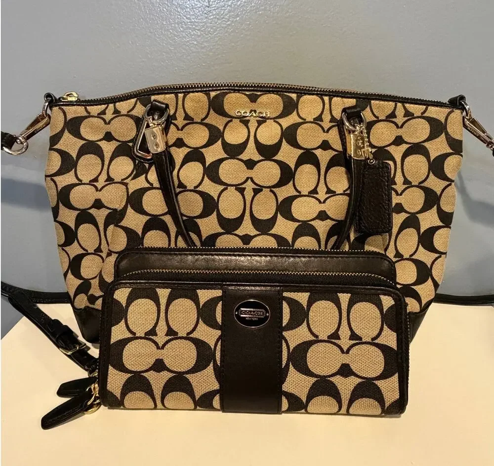EUC Coach SIgnature Kelsey Satchel and Wallet